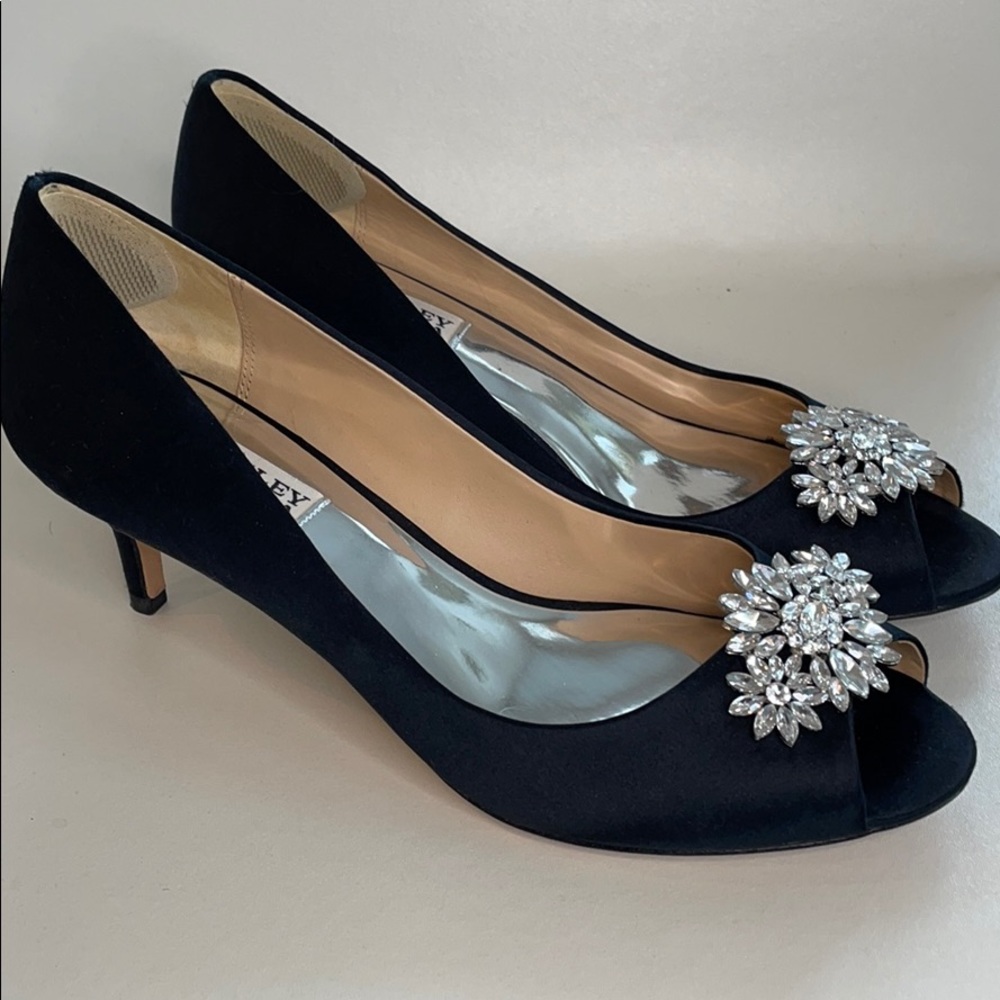 Badgley mischka black satin evening pumps 7.5